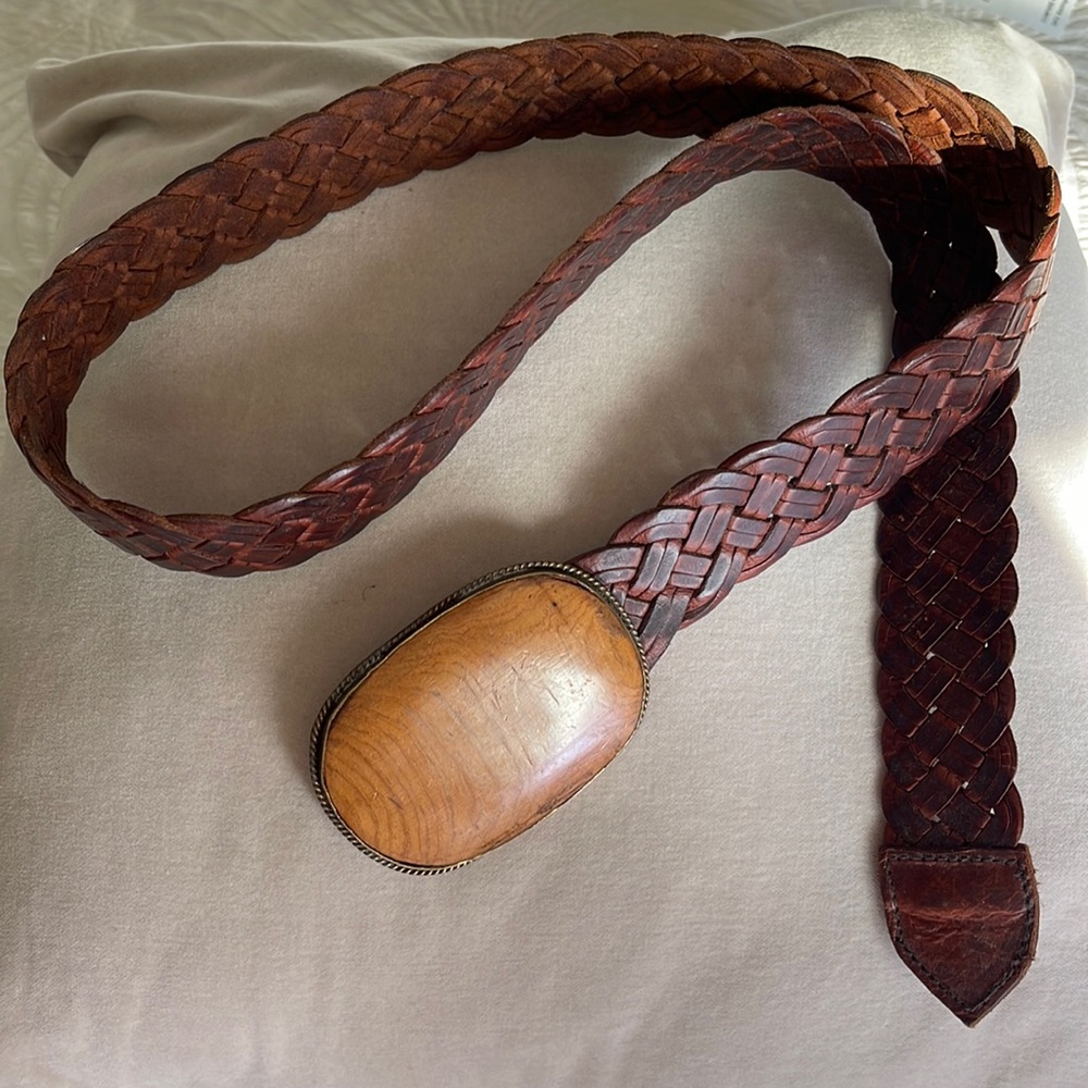 🤠Genuine, brown leather belt, western style with wood buckle, brass trim 🤎